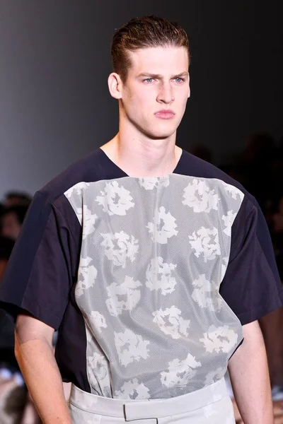 Look 19